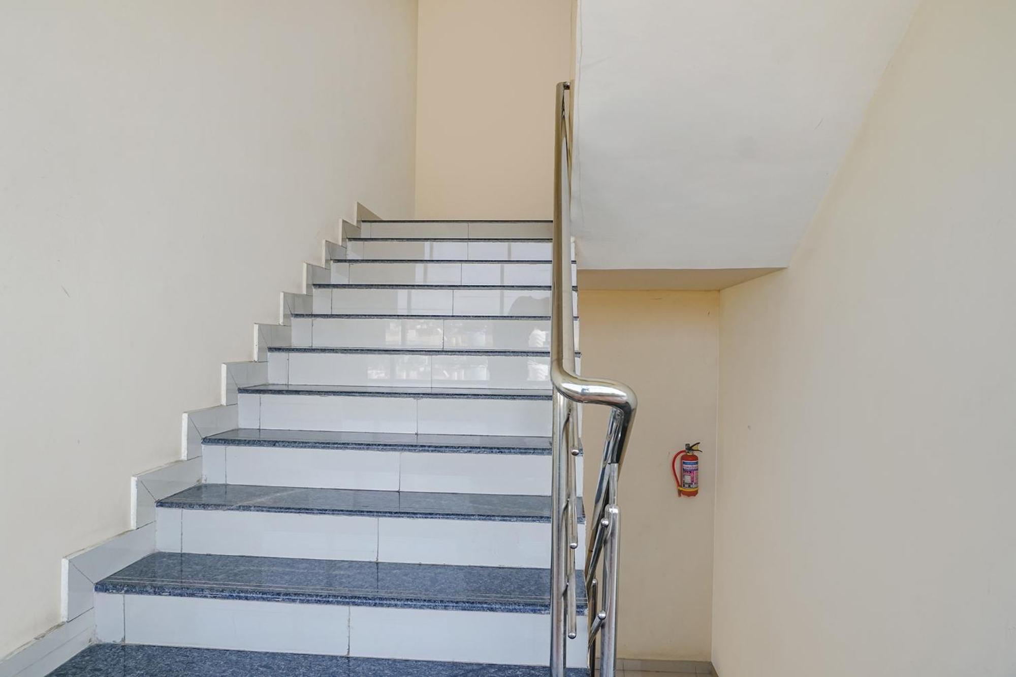Fabexpress Vaishnav Inn Talegaon Dabhade Екстериор снимка